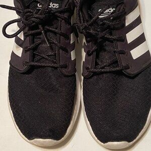 Women's Adidas Cloudfoam Athletic Shoes Size 9 - Very Good Condition!